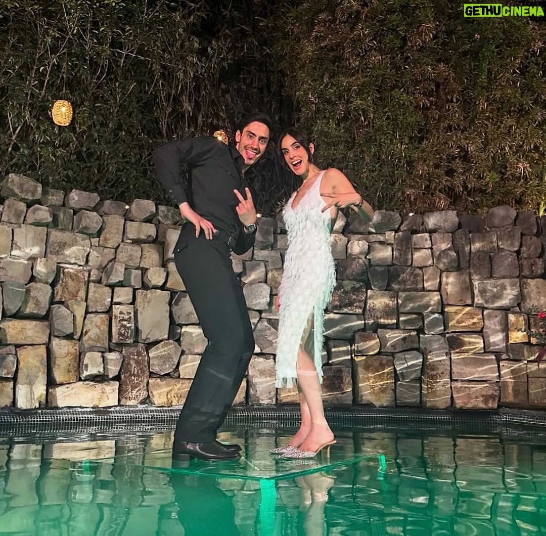 Sandra Echeverría - 3 Likes - GRACIAS POR DARNOS TANTO AMOR POR 3 TEMPORADAS!!!!! #ELNIÑERO @netflix 
Gracias a ustedes estamos en el 9no lugar mundial! 😱👏🏻