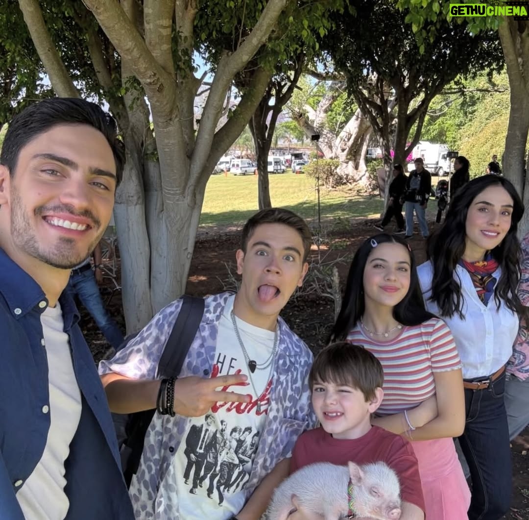 Sandra Echeverría - 3 Likes - GRACIAS POR DARNOS TANTO AMOR POR 3 TEMPORADAS!!!!! #ELNIÑERO @netflix 
Gracias a ustedes estamos en el 9no lugar mundial! 😱👏🏻