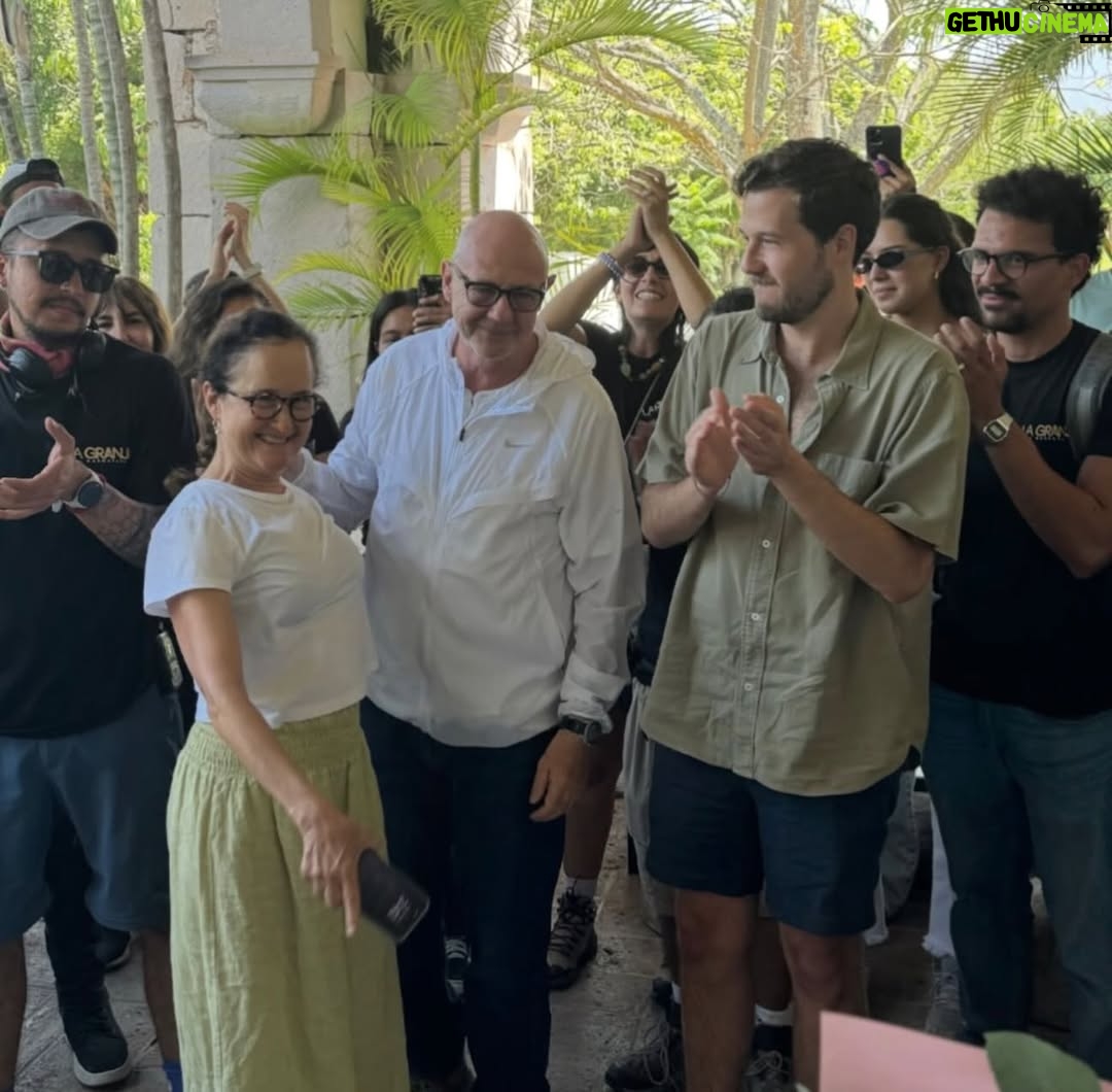 Sandra Echeverría - 3 Likes - GRACIAS POR DARNOS TANTO AMOR POR 3 TEMPORADAS!!!!! #ELNIÑERO @netflix 
Gracias a ustedes estamos en el 9no lugar mundial! 😱👏🏻