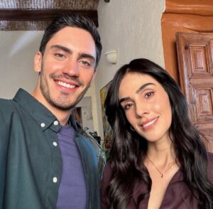 Sandra Echeverría Instagram - GRACIAS POR DARNOS TANTO AMOR POR 3 TEMPORADAS!!!!! #ELNIÑERO @netflix
Gracias a ustedes estamos en el 9no lugar mundial! 😱👏🏻