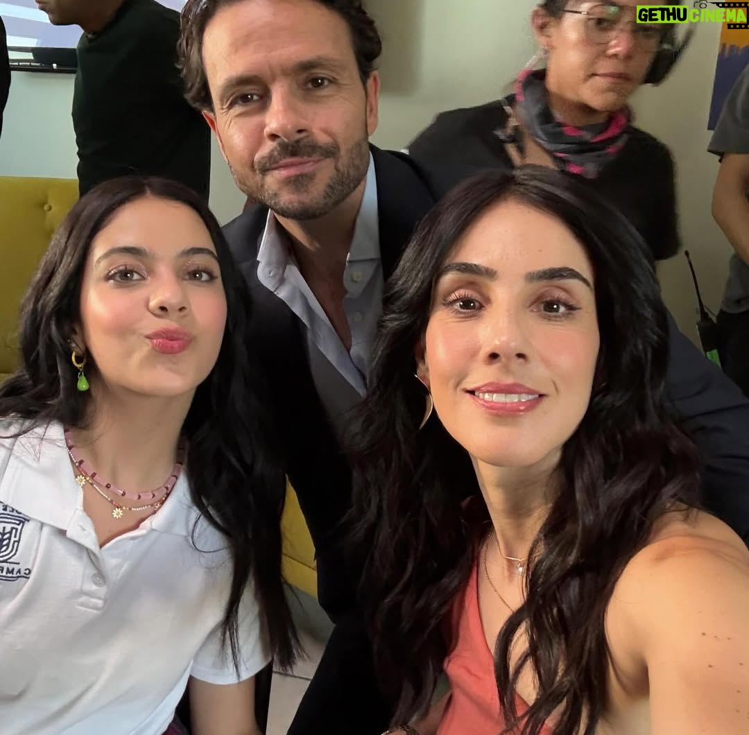 Sandra Echeverría - 3 Likes - GRACIAS POR DARNOS TANTO AMOR POR 3 TEMPORADAS!!!!! #ELNIÑERO @netflix 
Gracias a ustedes estamos en el 9no lugar mundial! 😱👏🏻
