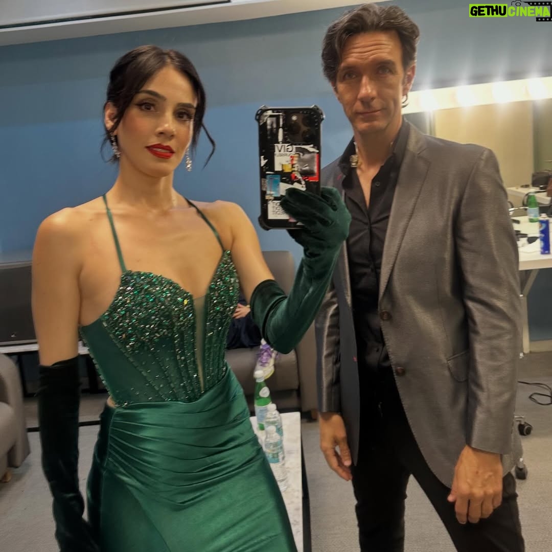 Sandra Echeverría - 3 Likes - Felíz cumpleaños al amor de mi vida! @leozanne 
14 años a tu lado siendo testigo de que no envejeces…te vas poniendo aún más y más hottie 🫠🔥
TE AMO! ❤️