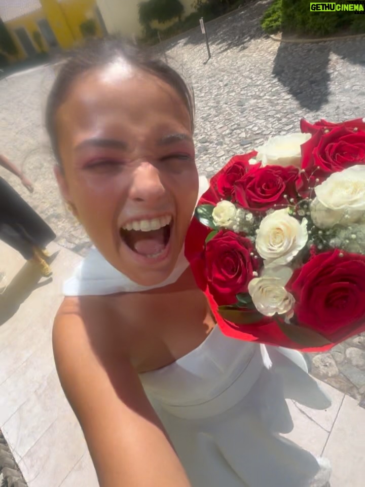 Sandra Silva - 8K Likes - Independentemente de tudo, 2025 vai sempre ser o ano em que me casei e festejei um fim de semana inteiro com alguns dos melhores amigos que temos na nossa vida. Há alguns tesourinhos neste post, incluindo o último slide, o vídeo do first look que nunca partilhei aqui 😭