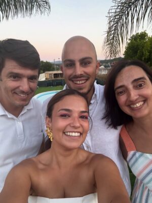 Sandra Silva Instagram - Independentemente de tudo, 2025 vai sempre ser o ano em que me casei e festejei um fim de semana inteiro com alguns dos melhores amigos que temos na nossa vida. Há alguns tesourinhos neste post, incluindo o último slide, o vídeo do first look que nunca partilhei aqui 😭