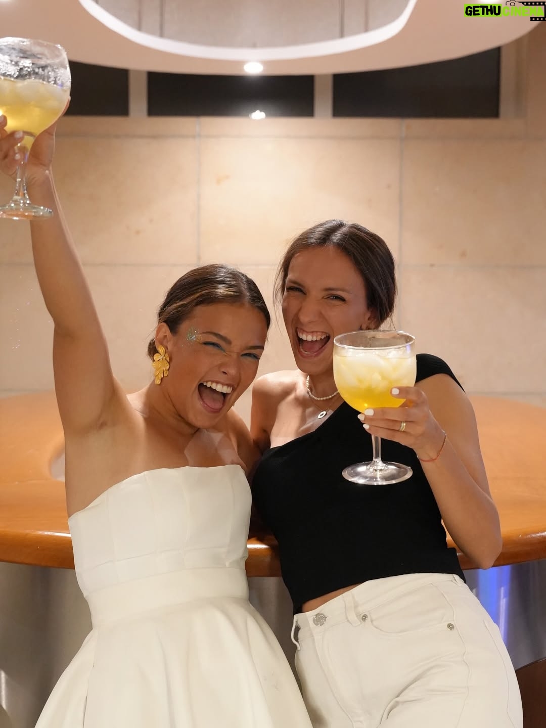 Sandra Silva - 8K Likes - Independentemente de tudo, 2025 vai sempre ser o ano em que me casei e festejei um fim de semana inteiro com alguns dos melhores amigos que temos na nossa vida. Há alguns tesourinhos neste post, incluindo o último slide, o vídeo do first look que nunca partilhei aqui 😭