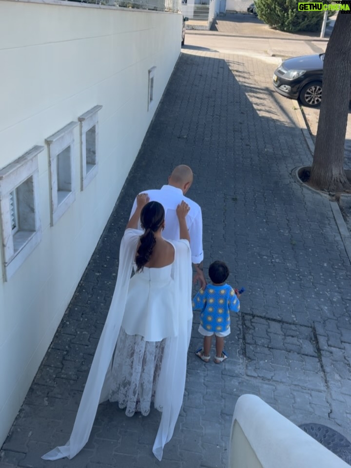 Sandra Silva - 8K Likes - Independentemente de tudo, 2025 vai sempre ser o ano em que me casei e festejei um fim de semana inteiro com alguns dos melhores amigos que temos na nossa vida. Há alguns tesourinhos neste post, incluindo o último slide, o vídeo do first look que nunca partilhei aqui 😭