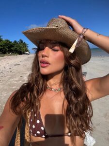 Actress Sandri Oliveira HD Photos and Wallpapers December 2025