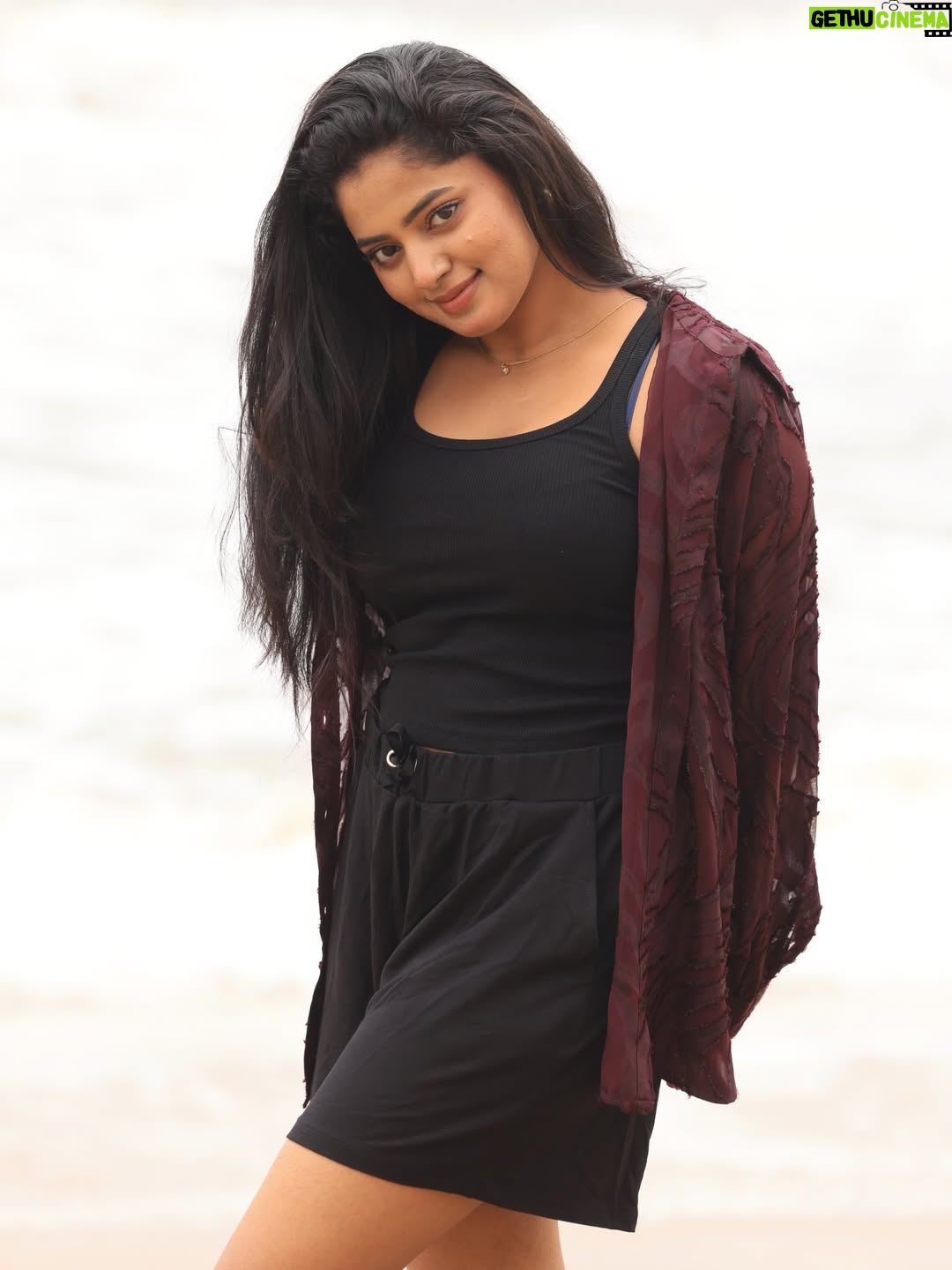 Sangeetha Kalyankumar - 16.5K Likes - Sandy toes, happy soul✨❤️

Pc @varuun.jpg 

#beach #sangeetha