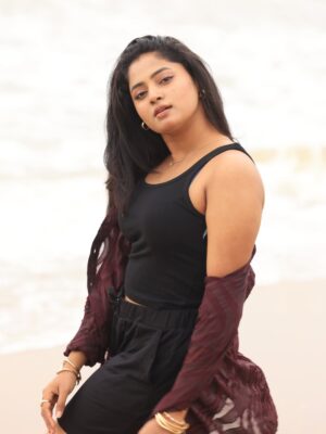 Sangeetha Kalyankumar Instagram - Sandy toes, happy soul✨❤️

Pc @varuun.jpg 

#beach #sangeetha