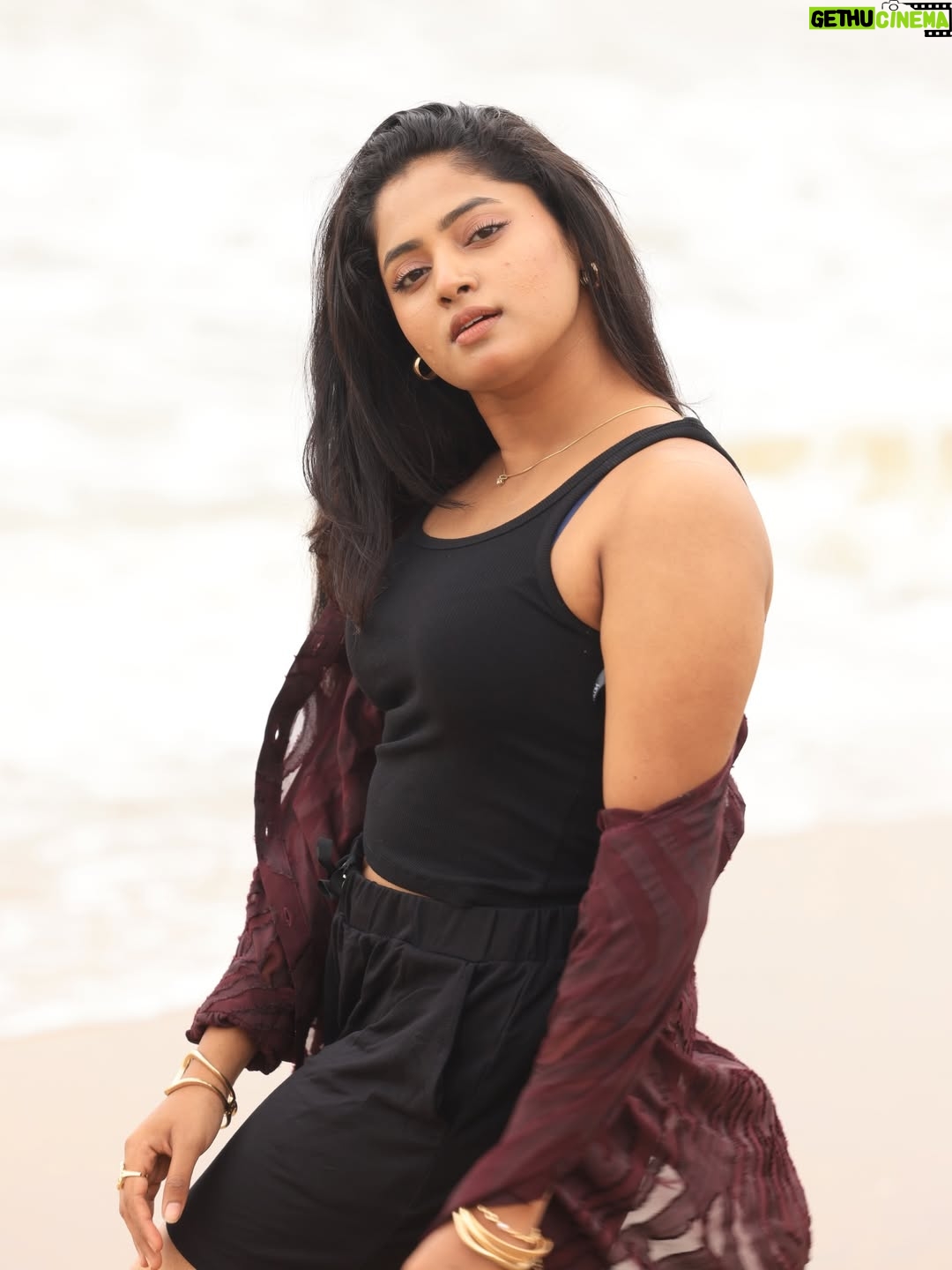 Sangeetha Kalyankumar - 16.5K Likes - Sandy toes, happy soul✨❤️

Pc @varuun.jpg 

#beach #sangeetha