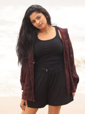 Sangeetha Kalyankumar Instagram - Sandy toes, happy soul✨❤️

Pc @varuun.jpg 

#beach #sangeetha