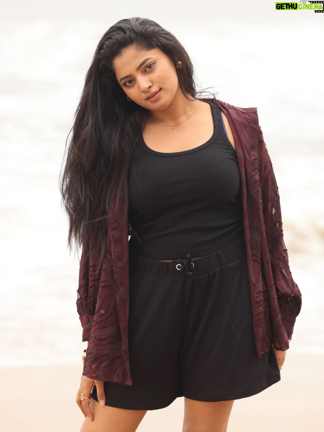 Sangeetha Kalyankumar - 16.5K Likes - Sandy toes, happy soul✨❤️

Pc @varuun.jpg 

#beach #sangeetha