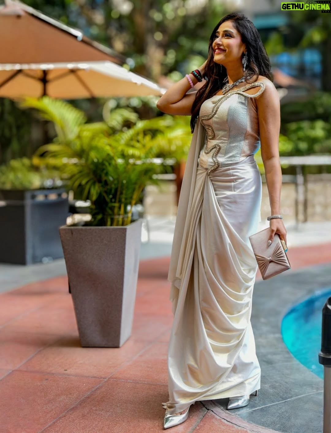 Sangeetha Sringeri - 121.3K Likes - A day well spent with Vijay Karnataka for honor and excellence event

Beautiful outfit by @classy_renthouse