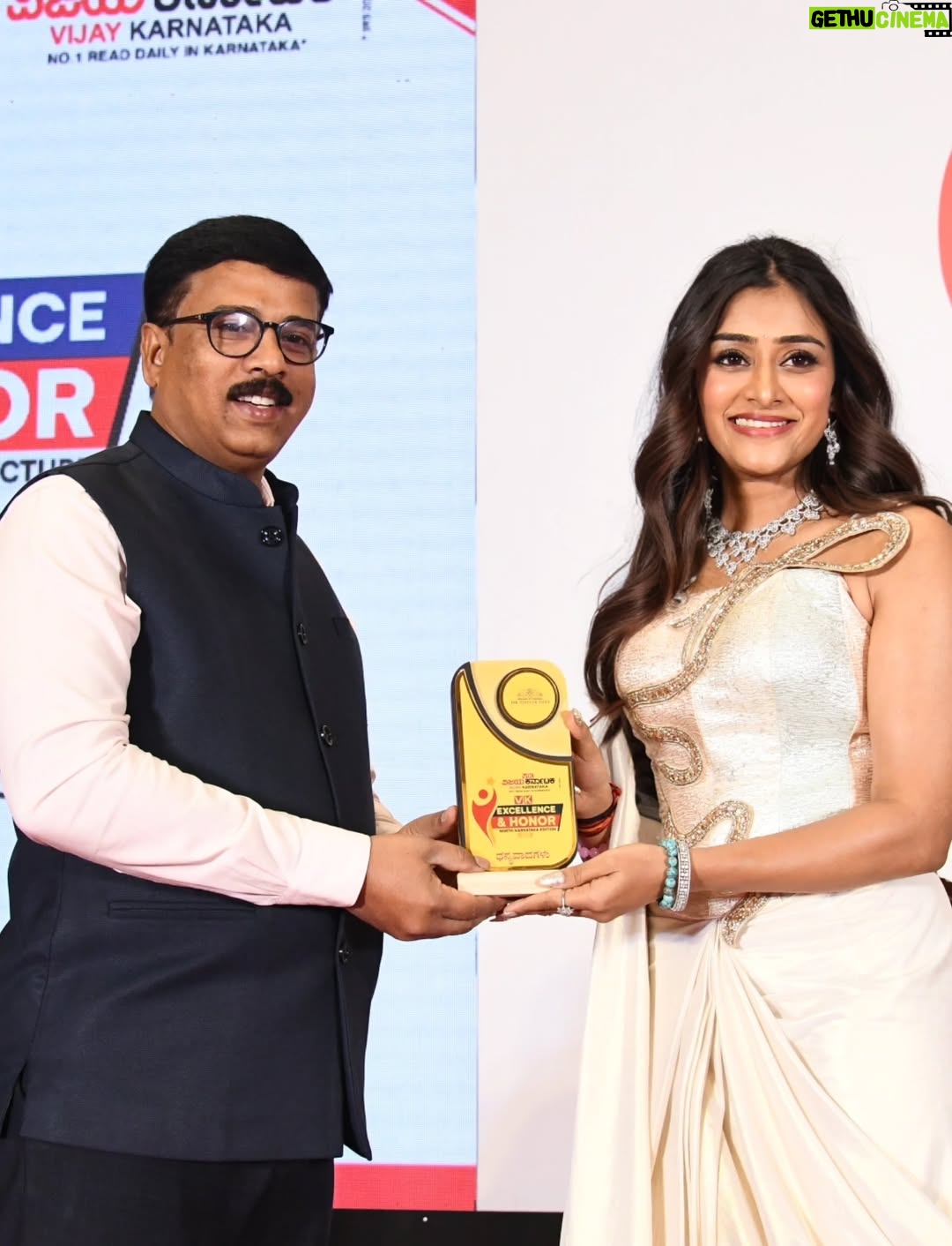 Sangeetha Sringeri - 121.3K Likes - A day well spent with Vijay Karnataka for honor and excellence event

Beautiful outfit by @classy_renthouse