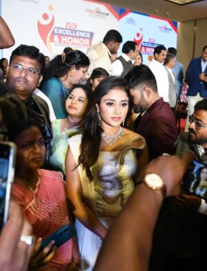 Sangeetha Sringeri Instagram - A day well spent with Vijay Karnataka for honor and excellence event

Beautiful outfit by @classy_renthouse