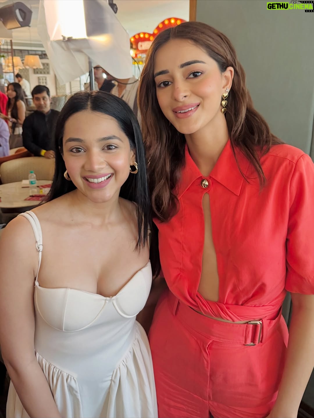 Sanika Bhoite - 159.5K Likes - Tu Meri Main Tera @kartikaaryan @ananyapanday love you guys🤍🫶🏻 #SnapWithStars 
.
Such an exclusive and special day with the Tu Meri Main Tera Main Tera Tu Meri team with @snapchat & @gm_talents_ 
.
#sanika_17 #photooftheday #photograohy #livingmybestlife #lifestyle #love #instagood #instagram #kartikaaryan #ananyapandey #pune #punekar #mumbai #mumbaikar
