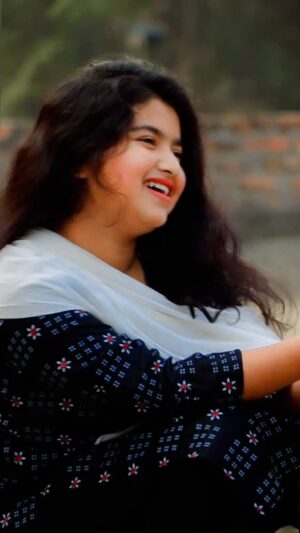 Saniya Ahmed Instagram - tujhe Lag Jaye meri Umar #instagram #reelsinstagram #reels #viral #acting
