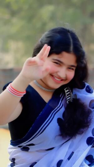 Saniya Ahmed Instagram - Aankhon Se Aankhen milao ā¦ā¦ā¦..ā¤ļø