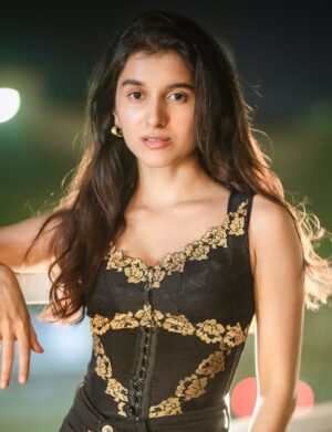 Sanjana Sarathy Instagram - Thevai ila po po, energy only 💅😌
.
.
.
Shot by the talented: @arunprasath_photography ✨