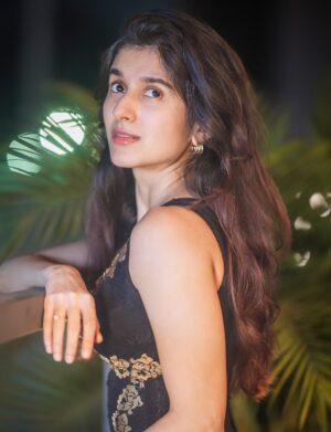 Sanjana Sarathy Instagram - Thevai ila po po, energy only 💅😌
.
.
.
Shot by the talented: @arunprasath_photography ✨