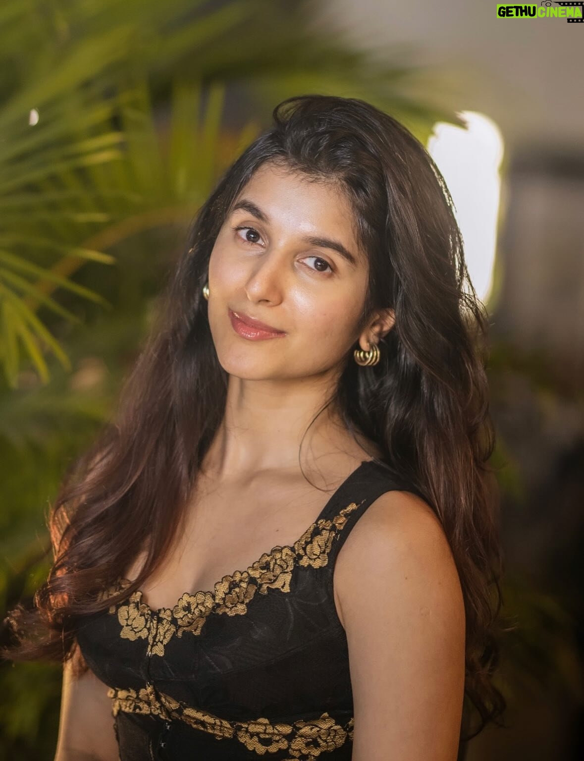 Sanjana Sarathy - 45.3K Likes - Thevai ila po po, energy only 💅😌
.
.
.
Shot by the talented: @arunprasath_photography ✨