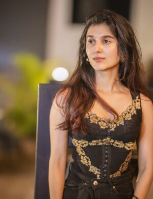 Sanjana Sarathy Instagram - Thevai ila po po, energy only 💅😌
.
.
.
Shot by the talented: @arunprasath_photography ✨