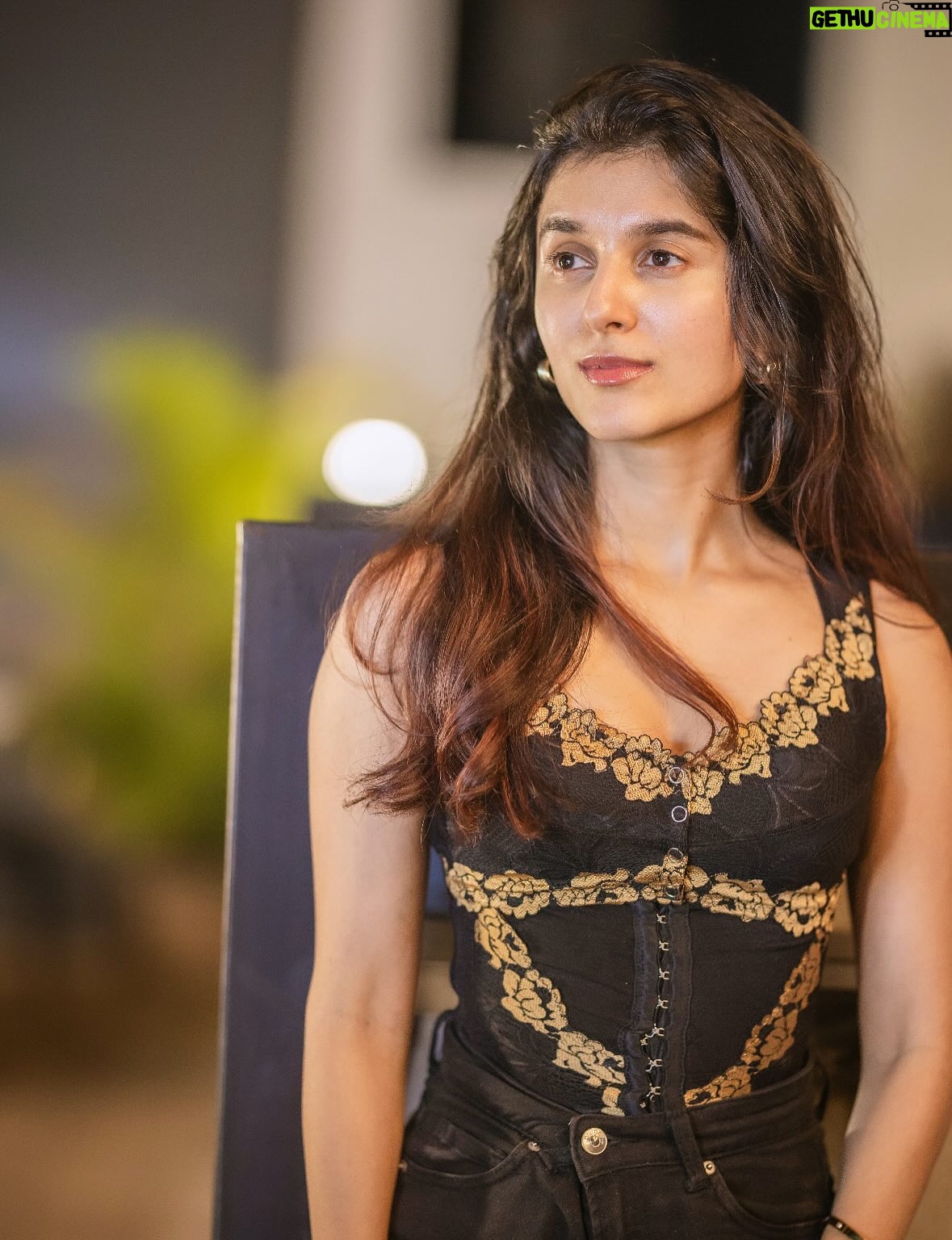Sanjana Sarathy - 45.3K Likes - Thevai ila po po, energy only 💅😌
.
.
.
Shot by the talented: @arunprasath_photography ✨