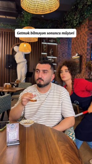 Sanura Jafarova Instagram - Hemin o mushteri😂 @momento.baku