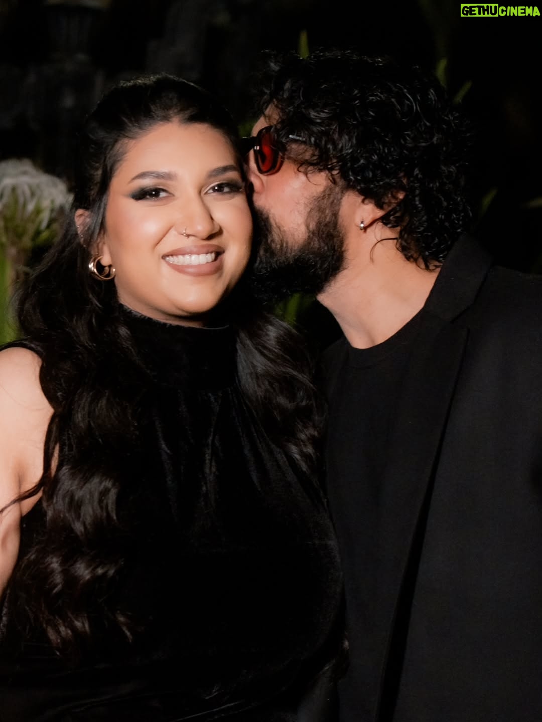 Sanvi Sudeep - 297K Likes - They may shine in the spotlight, but their warmth and humility steal the show!🫰 

@sanvisudeepofficial
Thank you so much for this opportunity, i absolutely loved working with you, Priya ma'am and Sudeep sir! ❤️🤗

.
.
.
Shot alongside @arjunsubramaniyam 
.
.
.
#portraits #kiccha #grateful #bangalorephotographer