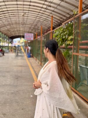 Sara Annaiah Instagram - Where faith begins, doubts end – Om Sai Ram 🙏✨