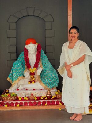 Sara Annaiah Instagram - Where faith begins, doubts end – Om Sai Ram 🙏✨