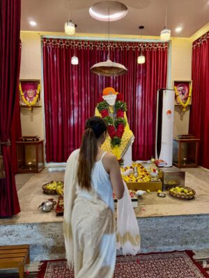 Sara Annaiah Instagram - Where faith begins, doubts end – Om Sai Ram 🙏✨