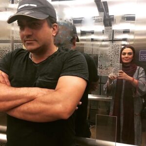 Sara Khoeniha Instagram - بعد از مدت ها دیروز از ته دل خندیدم و تو همیشه تنها کسی هستی که میتونی دلشادم کنی !
اگرچه در واقع علیرضا، برادرم از من بزرگ‌تره اما دقیقا مثل دوقلوها تمام وجودمون باهم تقسیم شده ♥️