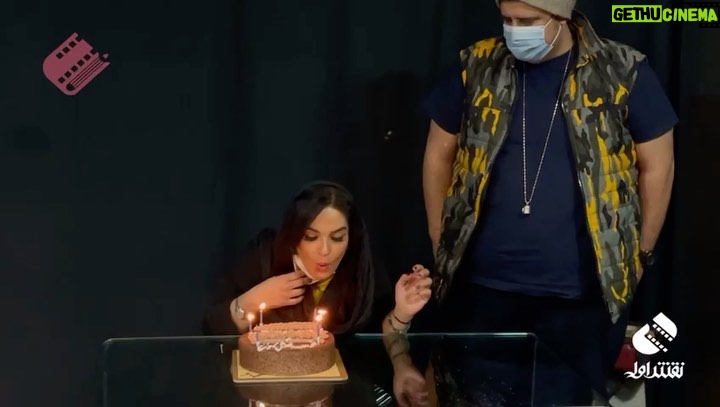 Sara Khoeniha - 20.7K Likes - امشب دو روز مانده به تولدم مهدی ماهانی دوست عزیزم سرکلاس های آقای نعمت الله عزیز با سورپرایزش خوشحالم کرد !
از مهدی جان ،جناب نعمت الله و تک تک عزیزانی که حضور داشتن سپاسگزارم 🙏🏻💚
داشتن رفقای خوب ارزشمندترینه
@mehdimahani  @saeednematollahofficial