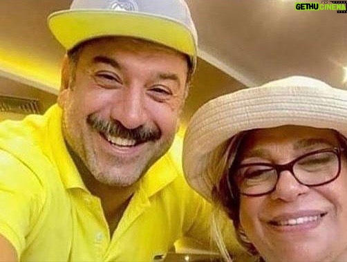 Sara Khoeniha - 28.1K Likes - گوهر جون عزیزدل و علی انصاریان رفیق عزیز 
آرزوی این روزهای من و همه ی کسانی که دوستتون دارند ،سلامتی هرچه زودتر شماست ......شما هردو محبوب دل ما مردم هستین ،بی صبرانه منتظر دوباره دیدن خنده هاتون هستم .اوقاتمون با از دست دادن خیلی از عزیزان تلخ هست و محتاج شنیدن خبر خوش از حال و احوال شما دو عزیز هستیم 
🙏🏻💚🙏🏻
واکسن بخرید ،واکسن معتبر و مطمئن ! هر روز و هر لحظه ای که میگذره یکی از عزیزان ما ،از دست میره و تلخی و سنگینی این غم با بی توجهی شما،برایمان  صدبرابر میشود ...
#واکسن_کرونا_مطالبه_ملی #واکسن_بخرید #واکسن_معتبر_بخرید #واکسن_معتبر_برای_همه_بخرید 
#گوهرخیراندیش 
#علی_انصاریان 

#مهردادمیناوند_روحت_شاد