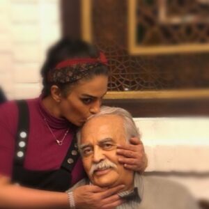 Sara Khoeniha Instagram - پدرم هنوز فرزندان ه تو با یاد شیرین ه سخن های تو ایام میگذرانند ....❤️🖤