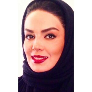 Sara Khoeniha Instagram - دوستان و همراهان عزیز :
از انجایی که در طول سی سال فعالیت ام اصولا از حواشی به دور بوده ام و علاقه ای هم به حاشیه سازی نداشته و ندارم 
پس از دیدن خبری که با استفاده از عکس استوری بنده گذاشته شده بود ،ترجیح میدادم سکوت کنم که اصولا ایجاد همهمه کار من نیست 
ولی نیاز پیدا شد توضیحاتی رو خدمت شما اعلام کنم !
عکسی که در استوری مشاهده کردین بدون هیچ قصد و نیتی گذاشته شد و هرگونه خبر در رابطه با کشف حجاب و مهاجرت به خارج از کشور را تکذیب میکنم !
سارا خوئینی ها 
۱۰ اسفند ماه ۱۳۹۹