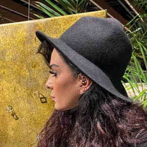 Sara Khoeniha Instagram - چون بُوَد اصل گوهری قابل 
تربیت را در او اثر باشد 
هیچ صیقل نکو نداند کرد 
آهنی را که بدگُهر باشد !

گوشواره از مجموعه ی دست ساز همراز هنرمندم 👌✨