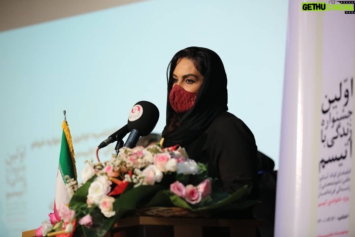 Sara Khoeniha - 11.7K Likes - مراسم اختتامیه اولین جشنواره فیلم زندگی با اُتیسم که به همت موسسه خیریه میتا (مادران یاریگر توانجویان اُتیسم ) برگزار شد .
باعث افتخار من بود که به دعوت این عزیزان در این مراسم حضور داشته باشم و امیدوارم قدمی هرچند کوچک اما مفید برای کودکان اُتیسم برداریم و باهم اُتیسم را بیشتر به جامعه معرفی کنیم و صدای آن باشیم ،آگاهی بخشی ساده ترین و در عین حال مهم ترین نقطه ی آغاز هر کمک و حمایتی است که میتوانیم در قبال بیماری های خاص داشته باشیم 
به امید شناخت بیشتر و بهتر ما و همیاری و کمک به خانواده های اُتیسم🙏🏻🌱….#دنیای_اُتیسم_متفاوت_است
#اتیسم_را_بشناسیم