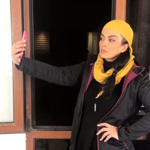 Sara Khoeniha Instagram - در این دنیا فقط یک خوشبختی وجود دارد 
و آن خود_بودن است .🌬
#سلفی
#بیست_و_پنجمین_روز_بهار