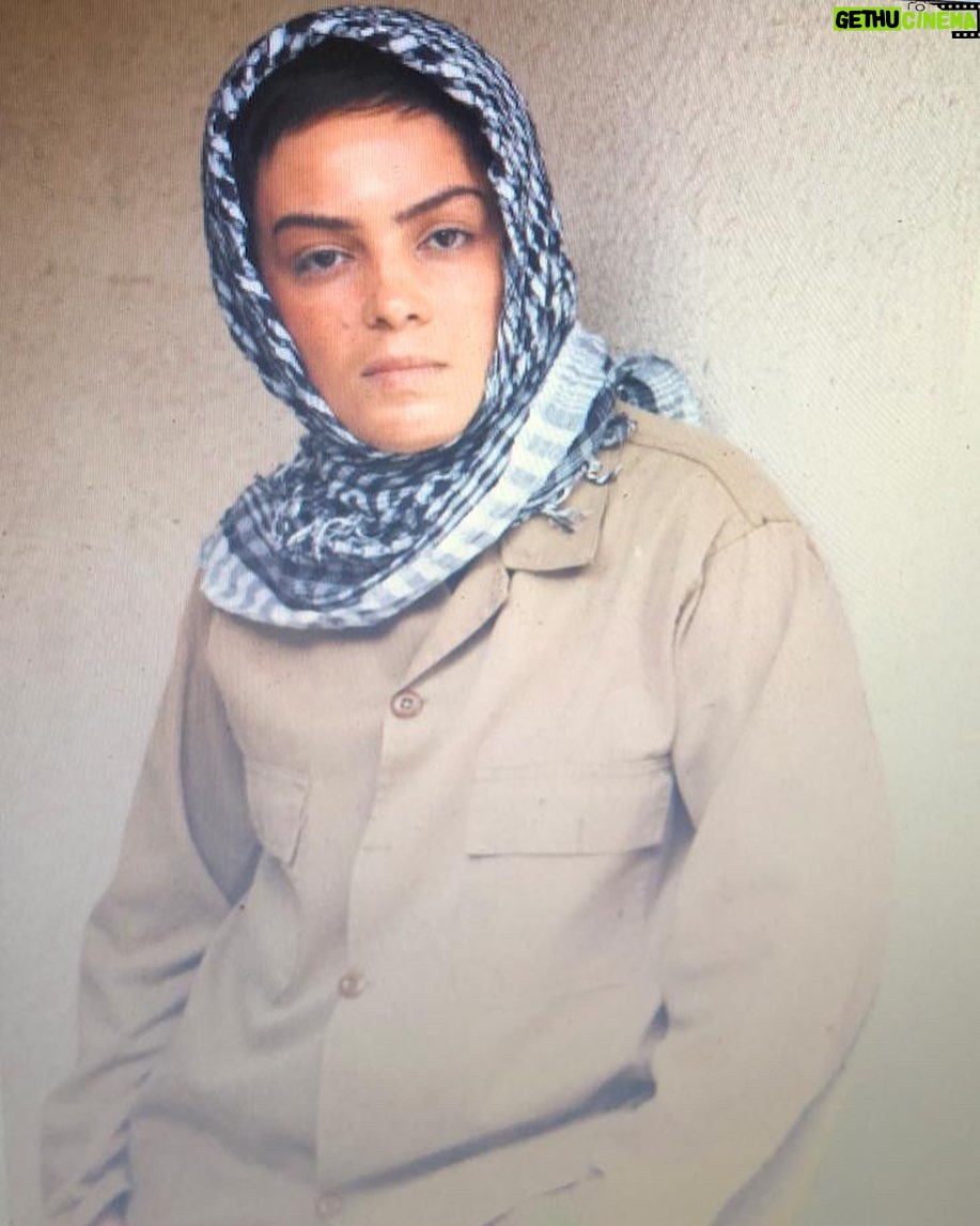 Sara Khoeniha - 18.1K Likes - یکی از نقش هایی که بسیار دوستش میداشتم و براش بسیار زحمت کشیدم ،حاج مریم در فیلم سینمایی ‘’زم هریز’’ کاری از علی روئین تن عزیز بود که متاسفانه هرگز اکران نشد و همچنان در دسته ی فیلم های توقیفی باقی مونده ! سرنوشت غم انگیز فیلم هایی که توقیف می‌شوند دست افرادیست که با سلیقه ‌‌و میل شخصی اشان راجع به آثار نظر می‌دهند و شاید هرگز نمیدانند که هر فیلمی می‌تواند مخاطب خاص خودش را داشته باشد و معیار ما برای خوب یا بد بودنش نباید تحمیل سلیقه ی شخصی باشد ! شاید نمیدانند که هنر در هر شاخه ای که باشد بدون مرز است و توقیف آن تنها زحمت عده ای را نابود می‌کند ....به امید روزی که تمام فیلم های توقیفی بدون کم و کاست در اختیار مخاطبان خودشان قرار بگیرند ♥️🙏🏻 طراح این گریم زیبا مهرداد میرکیانی عزیز بود 
#سارا_خوئینی_ها 
#علی_روئین_تن 
#زم_هریز
#فیلم_های_توقیفی 
#مهرداد_میرکیانی
