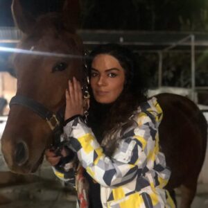 Sara Khoeniha Instagram - چه فرقی می‌کند جهان در سر تو چگونه میگذرد و در سر من چگونه ؟ همه ی ما زاده ی یک جهانیم و زیباترین دیدگاه برای کودکان است که جهان را بدون مرز و بدون درک از تفاوت هایمان سیر میکنند ...♥️🙏🏻