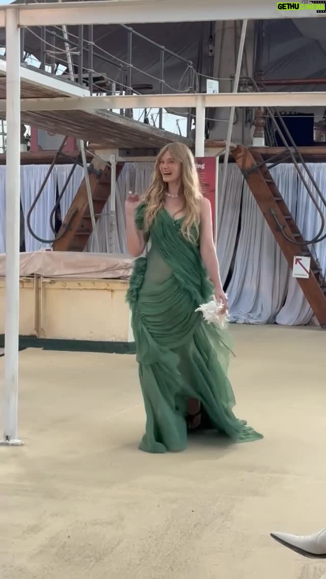 Sara Paxton - 11.6K Likes - Hi, Aqua! @sara_paxton took to the runway for @tylermcgillivary’s spring ‘26 show with a conch shell in hand, naturally. 🐚

video: @tarigonzalez