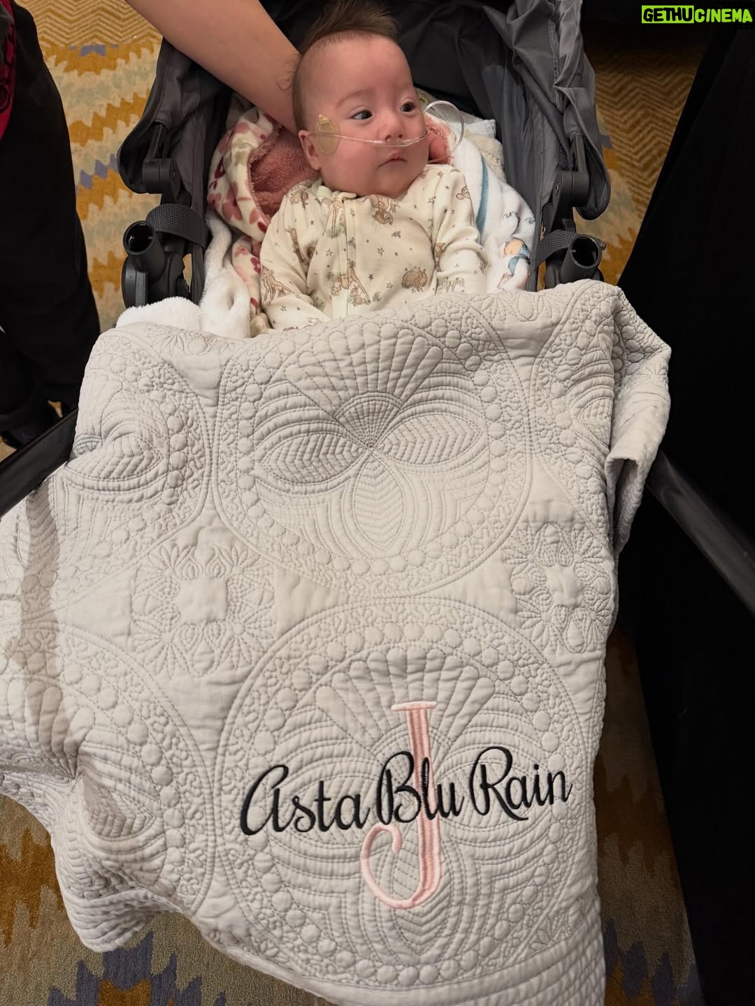 Sara Tomko - 4.4K Likes - Albuquerque, you floored me with so many gifts today of affirmation, art, joy, abundance, Mango the flirty parrot and even Asta’s namesake, Asta Blu! Who survived the NICU🥹 and is already so strong.  I am so honored to be forever linked to you, sweet baby.  Thank you for a great con @abqcomcon You make me blush with love 🍭💫🌅🙏🏽✨
•••
Fit by @oxknitclothing 🌞🙏🏽