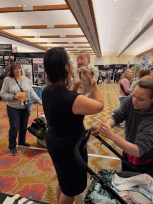 Sara Tomko Instagram - Albuquerque, you floored me with so many gifts today of affirmation, art, joy, abundance, Mango the flirty parrot and even Asta’s namesake, Asta Blu! Who survived the NICU🥹 and is already so strong.  I am so honored to be forever linked to you, sweet baby.  Thank you for a great con @abqcomcon You make me blush with love 🍭💫🌅🙏🏽✨
•••
Fit by @oxknitclothing 🌞🙏🏽