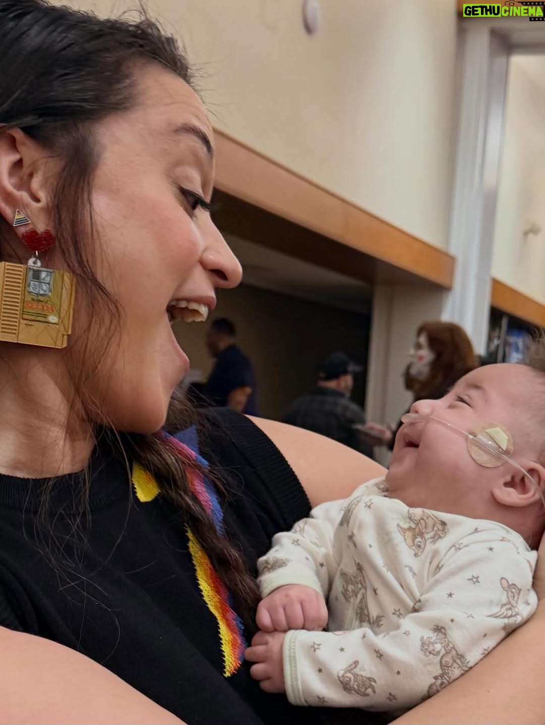 Sara Tomko - 4.4K Likes - Albuquerque, you floored me with so many gifts today of affirmation, art, joy, abundance, Mango the flirty parrot and even Asta’s namesake, Asta Blu! Who survived the NICU🥹 and is already so strong.  I am so honored to be forever linked to you, sweet baby.  Thank you for a great con @abqcomcon You make me blush with love 🍭💫🌅🙏🏽✨
•••
Fit by @oxknitclothing 🌞🙏🏽