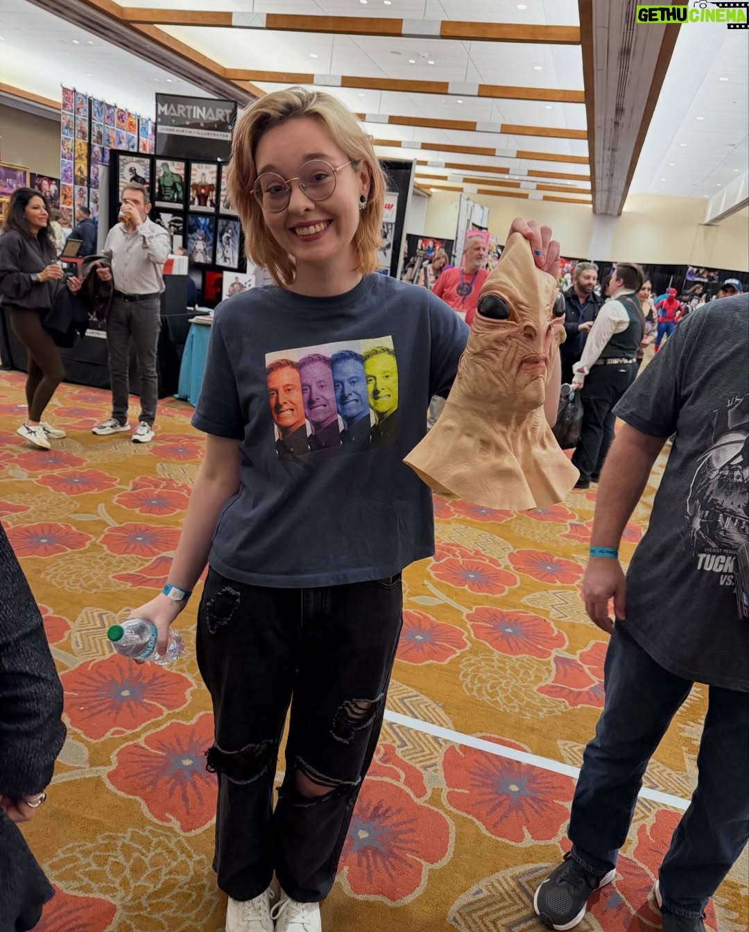 Sara Tomko - 8.5K Likes - A colorful first day at @abqcomcon Thanks for coming out and sharing your many stories of love and joy and gratitude for our show.  See you again tomorrow for our last day in Albuquerque🪩🎁🎉💎🌅🛸🎨✨