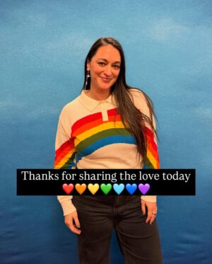 Sara Tomko Instagram - A colorful first day at @abqcomcon Thanks for coming out and sharing your many stories of love and joy and gratitude for our show.  See you again tomorrow for our last day in Albuquerque🪩🎁🎉💎🌅🛸🎨✨