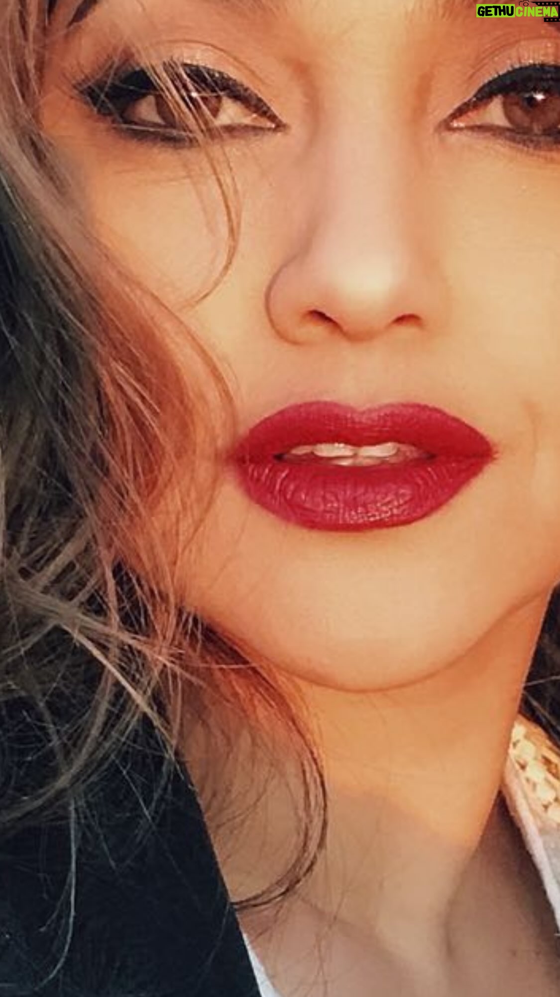 Sarah Azhari - 17.5K Likes - grew up under scrutiny for things that were never mine to carry. My works made noise, and sometimes that noise became trouble  but it also built my strength. I’m not perfect, I never claimed to be. I’m human, evolving, and unapologetically fighting for the happiness and acceptance I deserve. 🪬🧿

“What’s passed has passed. I carry only the lessons, not the weight”

Saya tumbuh dibawah sorotan dan kadang menanggung beban masalah yang bukan milik saya. 
Karya saya pernah menimbulkan banyak suara, ada yang pro dan ada yg kontra.. kadang itu menjadi masalah, tetapi semua itu membuat saya kuat. Saya tidak sempurna, Saya manusia yang selalu berkembang dan berjuang untuk kebahagiaan, ketenangan, penerimaan yang pantas saya dapatkan. 

“Yang berlalu biarlah berlalu, yang saya ambil adalah pelajaran, bukan beban “ 

Source : Kabar-Kabari infotainment (1999)