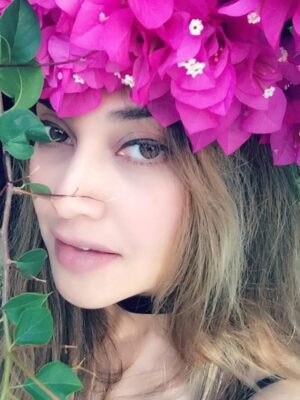 Sarah Azhari Instagram - 2016… when everything felt lighter and dreams felt closer.
Life trials (Covid etc ) dimmed my eyes, but they never broke my light. Resetting my face, body, and soul… healthy, whole, and glowing once more. Bismillah to 2026